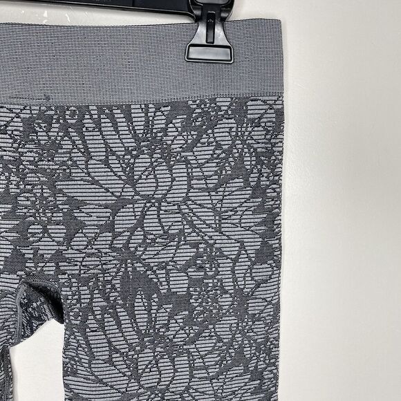 Fabletics Leggings Womens Small S Sebastian Grey Floral Crop Seamless - Picture 6 of 7